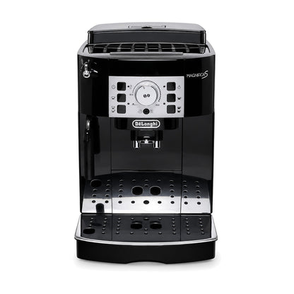 De'Longhi Magnifica S ECAM 22.110.B Kaffeevollautomat – Produktfoto auf weißem Hintergrund (KI-generierte Darstellung)