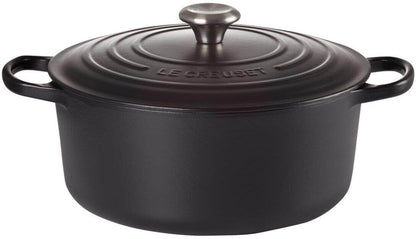 Le Creuset Signature Bräter rund 24 cm – Seitenansicht mit Deckel