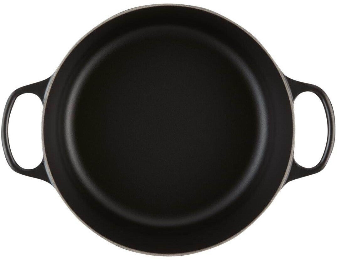 Le Creuset Signature Bräter 24 cm – Innenansicht ohne Deckel