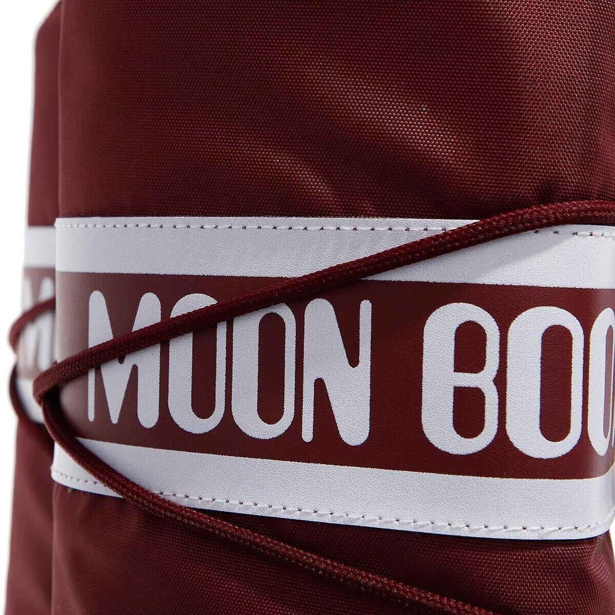 Moon Boot Icon Nylon – Detail mit Logo-Band und Schnürung