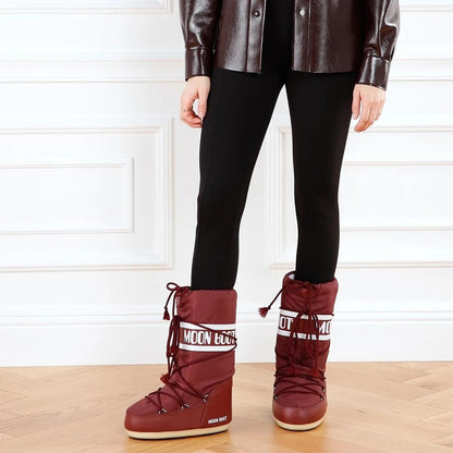 Moon Boot Icon Nylon Schneestiefel getragen zu schwarzer Leggings