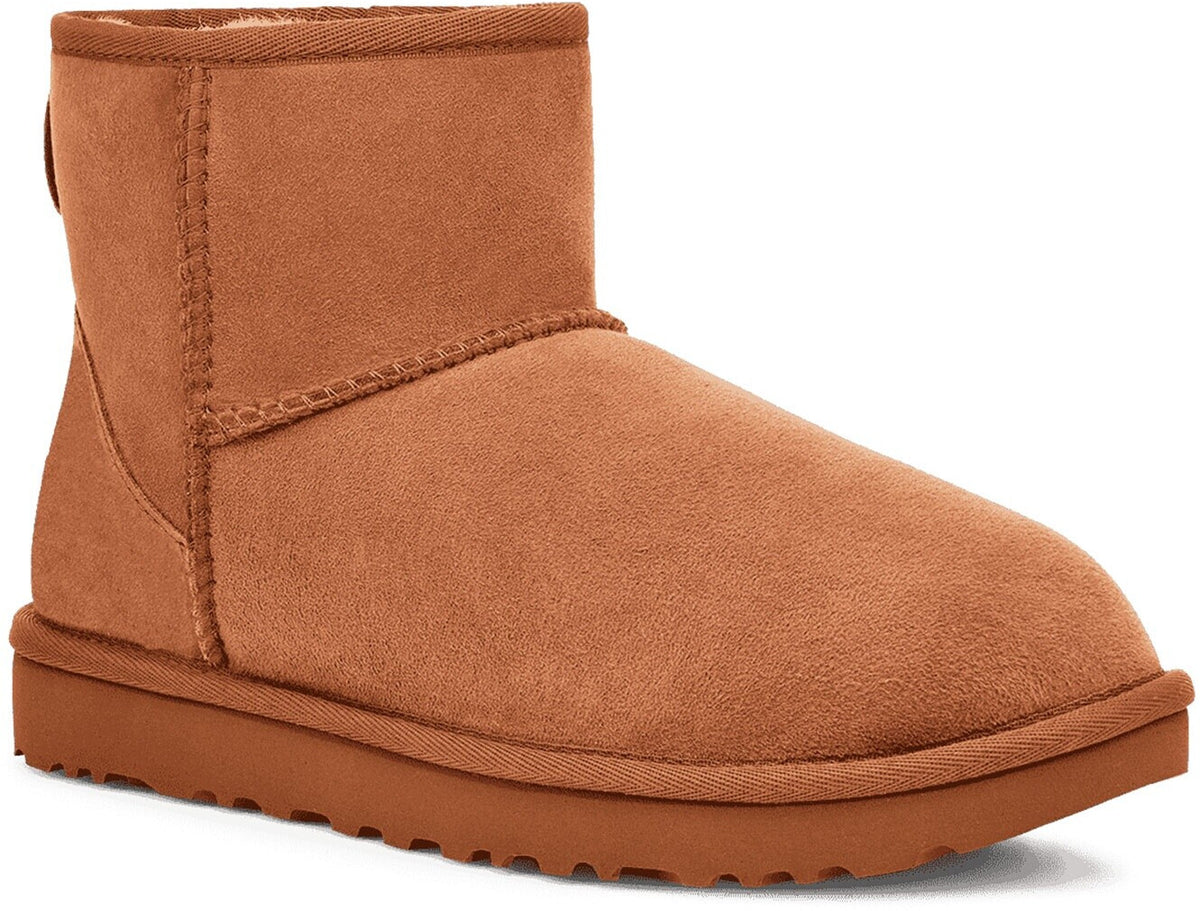 UGG Classic Mini II – Ansicht schräg von vorne