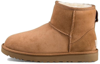 UGG Classic Mini II in Chestnut – Seitenansicht